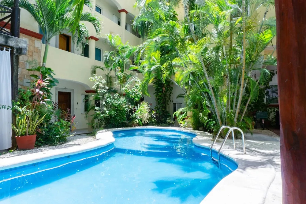 Magic Paradise A8 3 Bedroom Condo by RedAwning