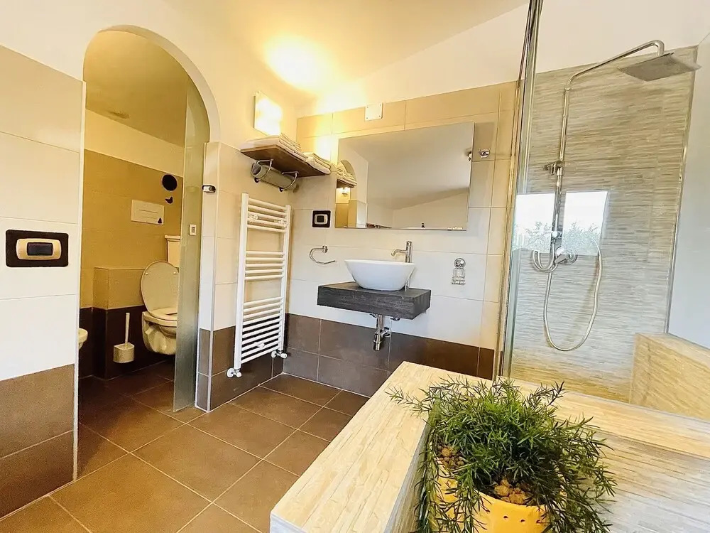 Captivating 5-bed Villa in Sulmona, A Place To Be!