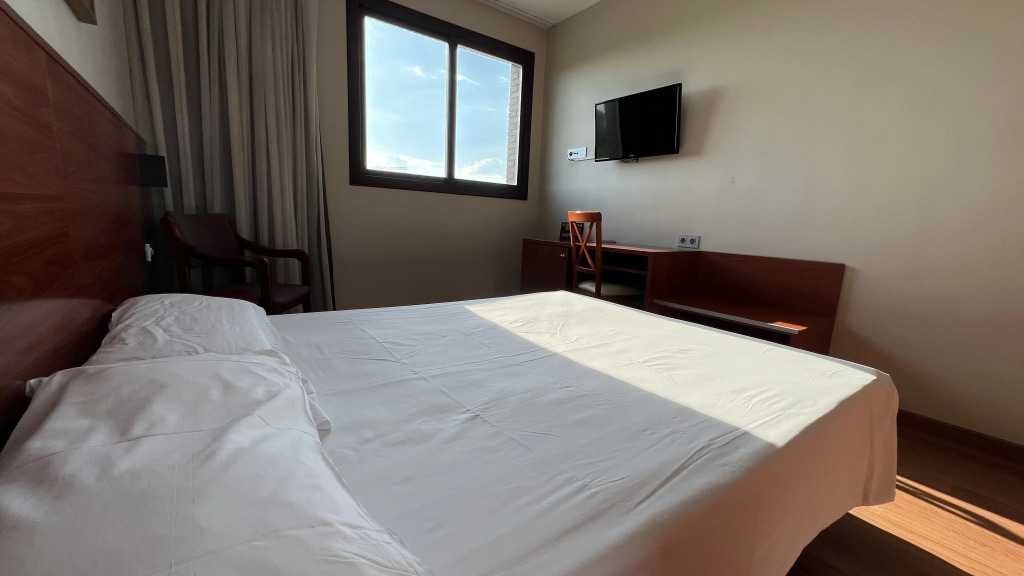Отель B&B Tarragona Reus