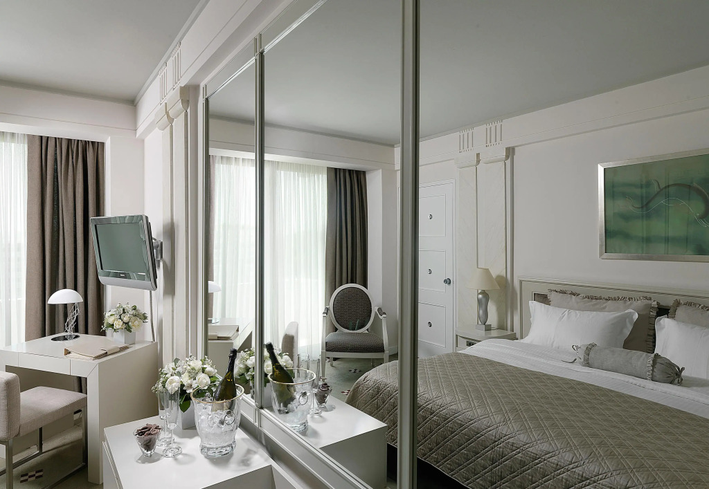 Отель NJV Athens Plaza