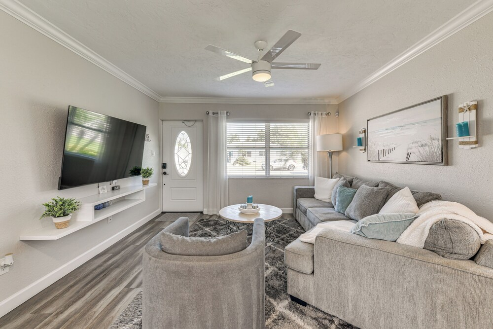 5 Mi to Riverwalk: Bradenton Family Home w/ Yard