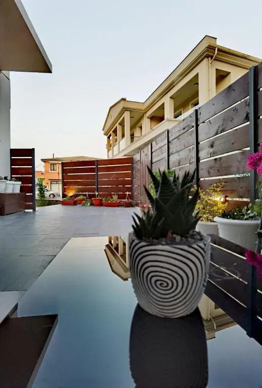 Elia Room & Garden II (new entry)