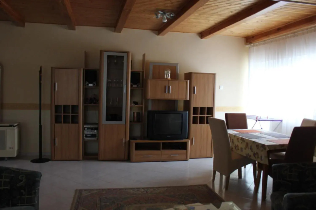 Cedar Apartment 4