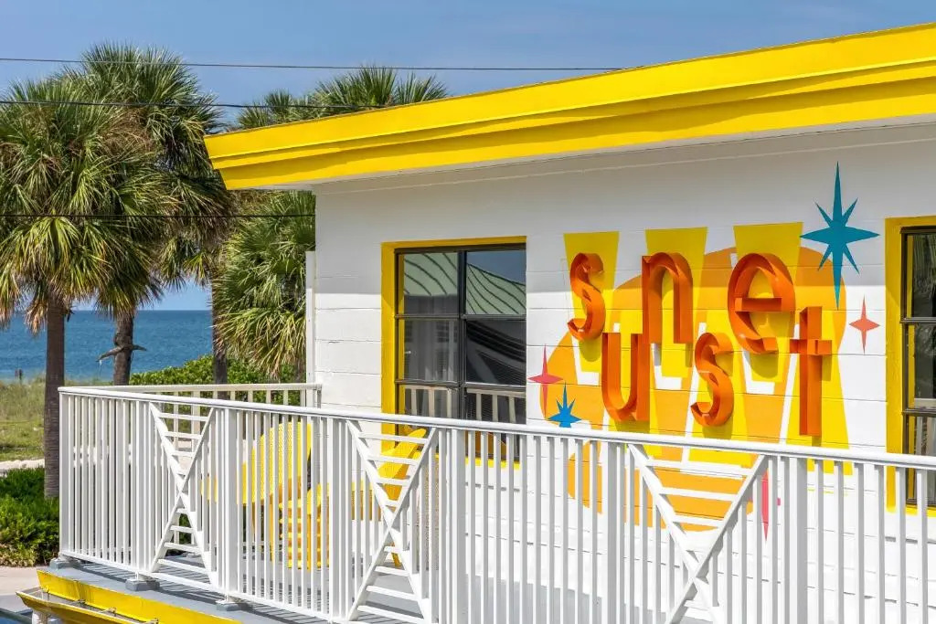 Sunset Inn & Cottages
