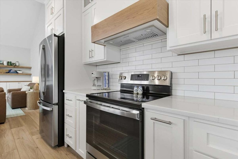 Modern Lakefront Escape The Twelve