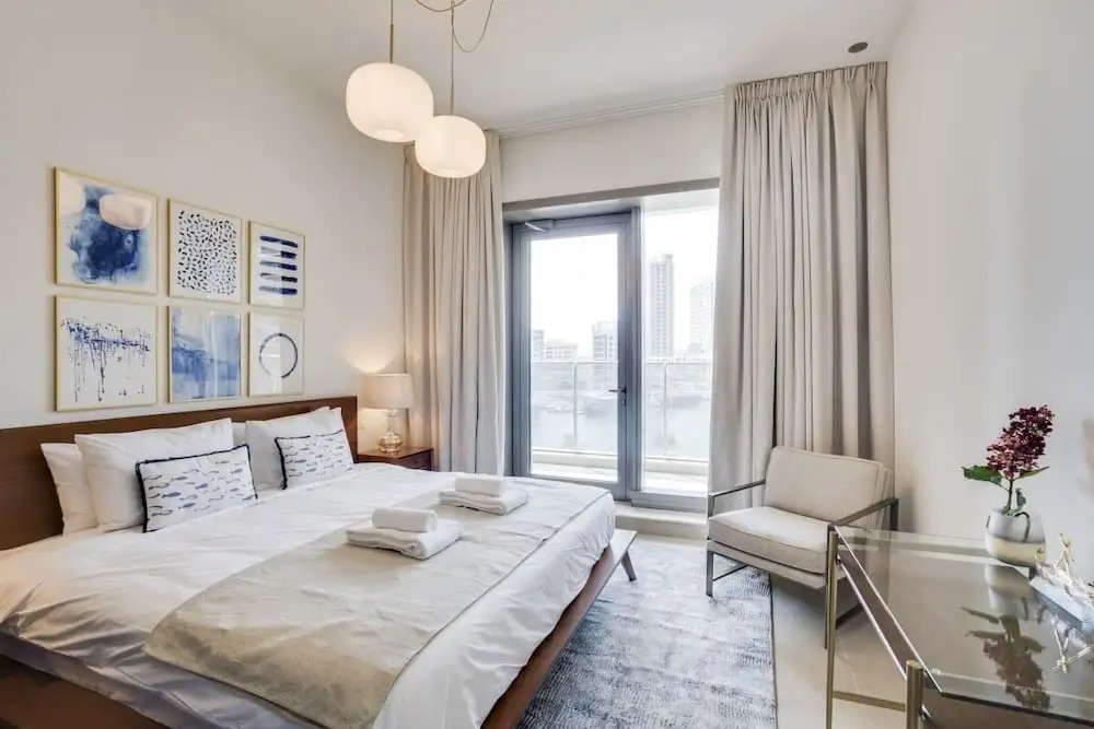 Modern En-suite Flat w/ Dubai Marina View!
