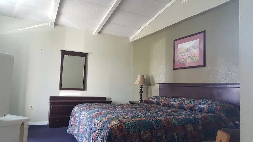 Cactus Inn and Suites