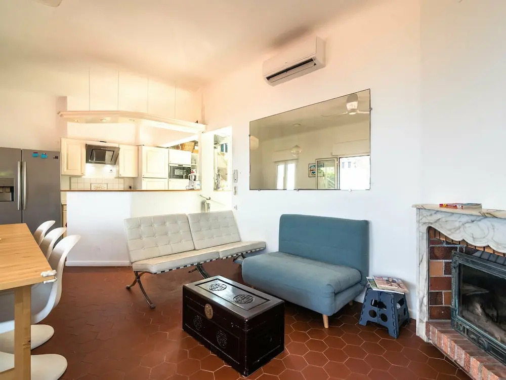 Elegant Seaside Villa in Èze