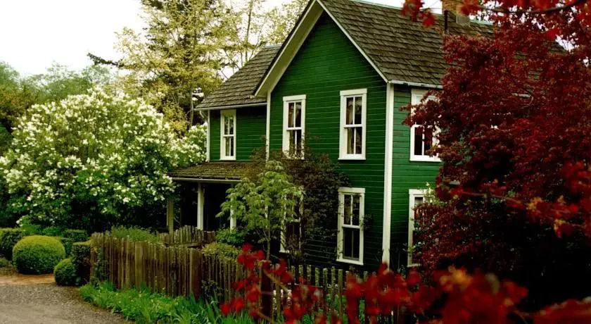Turtleback Farm Inn