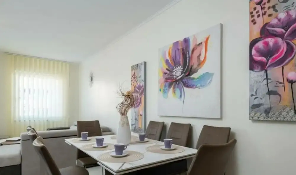 Donatella -apt 1- 10m van het Strand