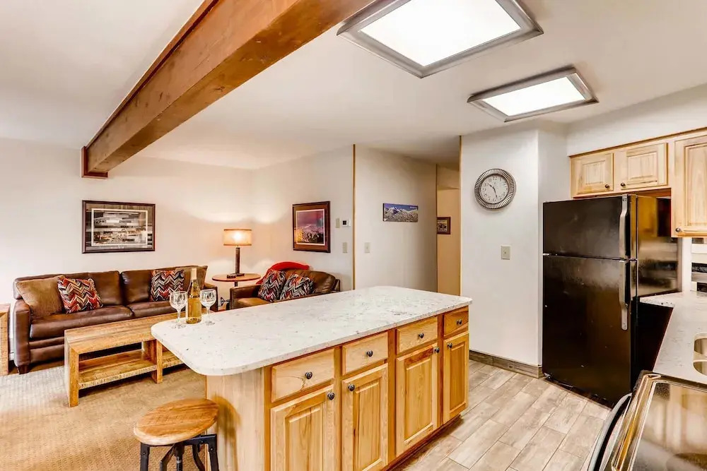 Sawmill Creek Blue Moose Condo: Ski-In, Walk to Main St