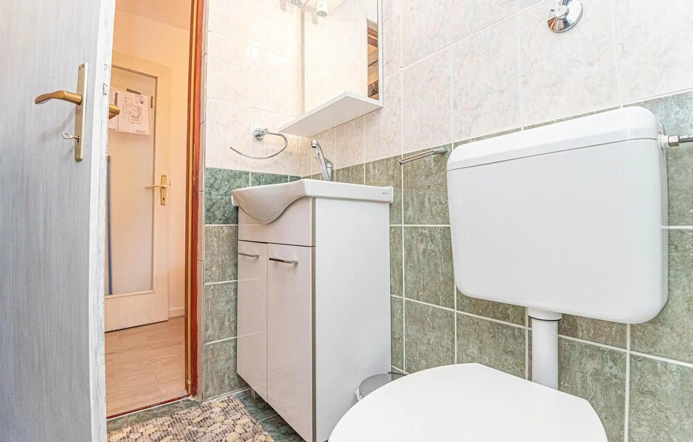 Nice Apartment in Rogoznica With Wifi and 1 Bedrooms