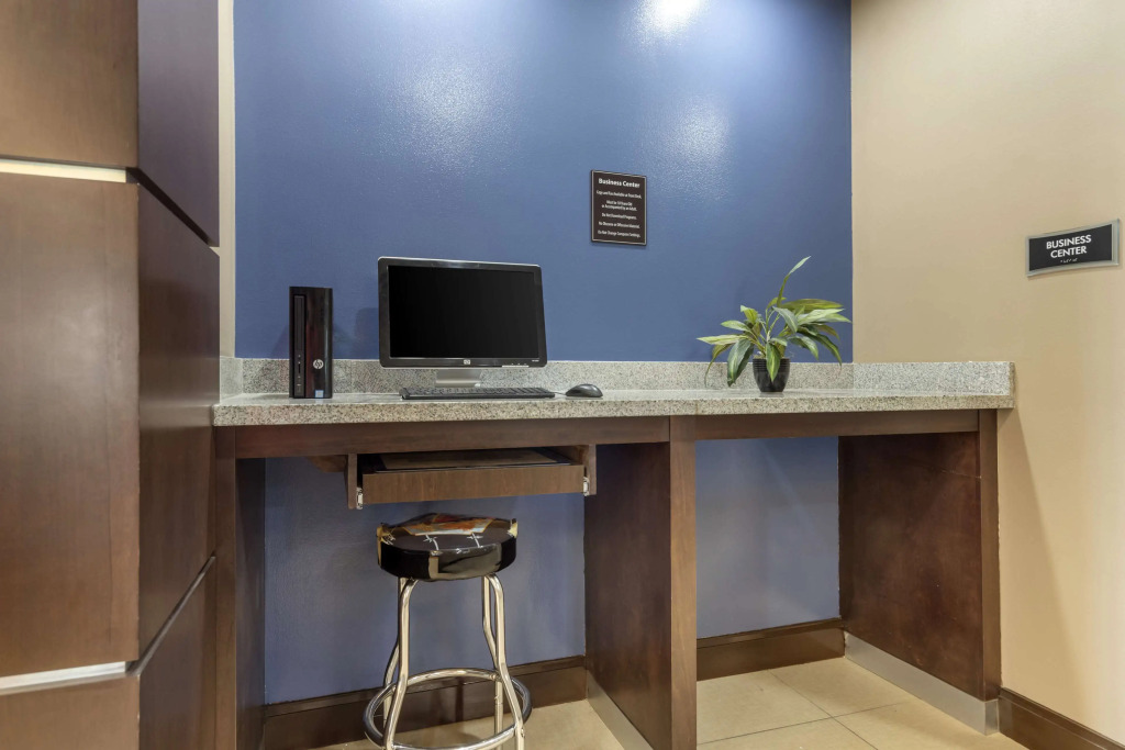 Best Western Plus Longhorn Inn & Suites