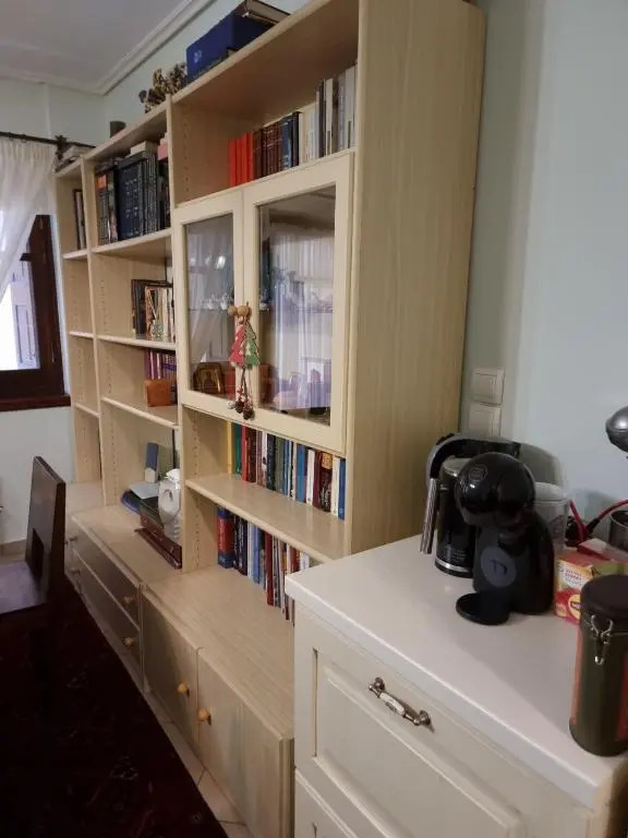 Ari's apartment