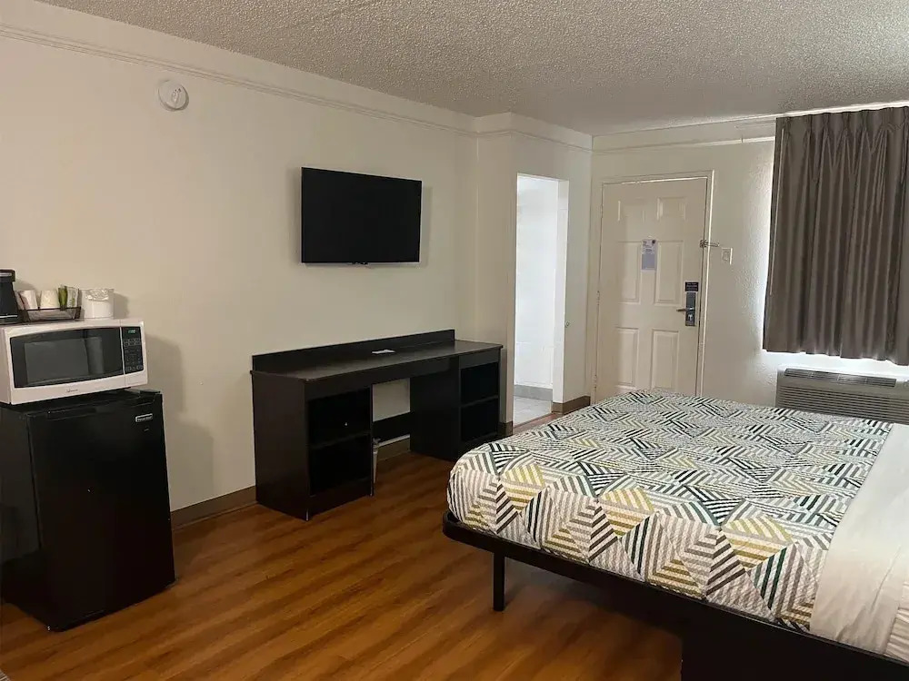 Studio 6 Suites Euless, TX - DFW West