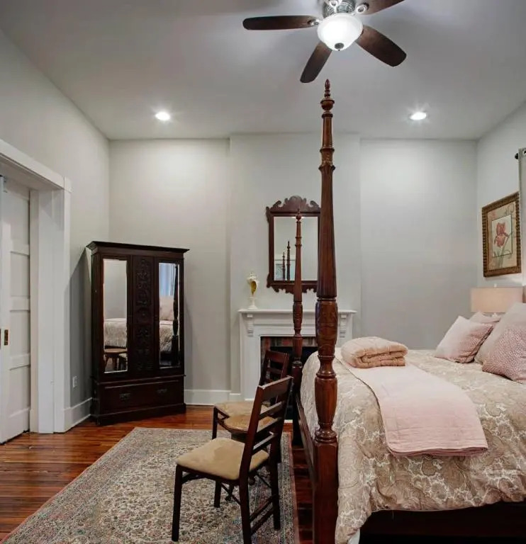 414 Waldburg A · Newly Renovated Apt with outdoor space!
