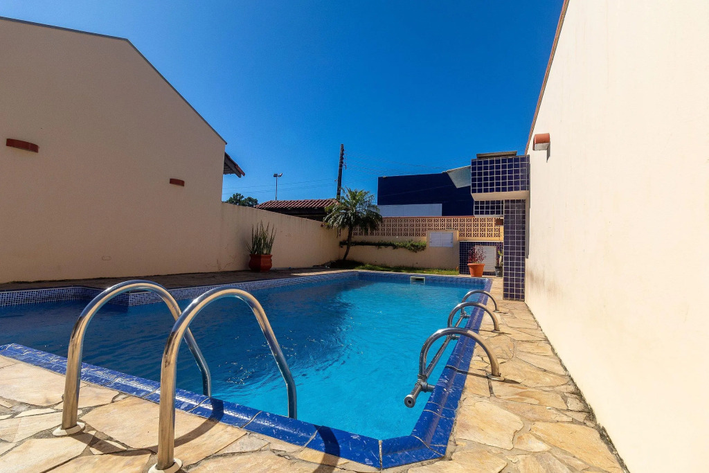 Casa com Piscina e Sinuca em Bombinhas