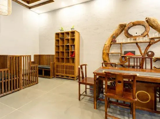 Fengqi Bieyuan (Hailuogou Moxi Ancient Town Store)