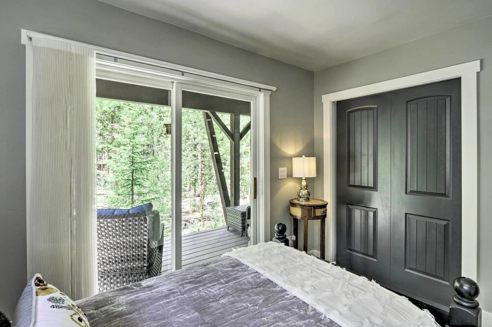 Upscale Home w/ Hot Tub: 3 Mi to Breck Ski Resort!