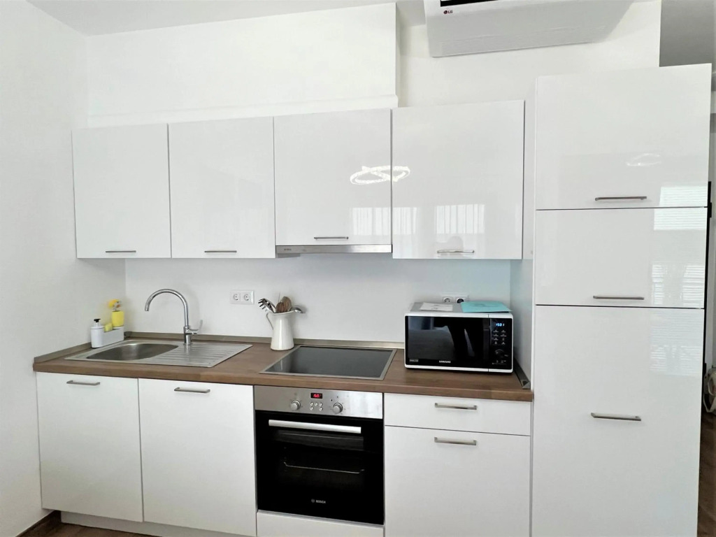 Luxury 5 Star Studio in the City Center with Pool