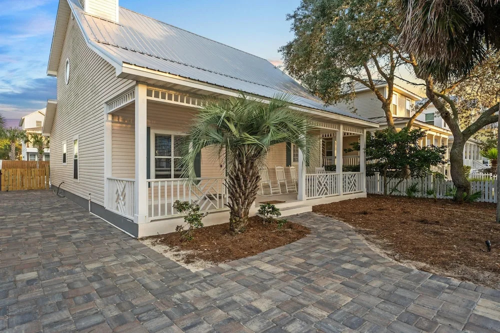 The Hideaway - 97 Barracuda St