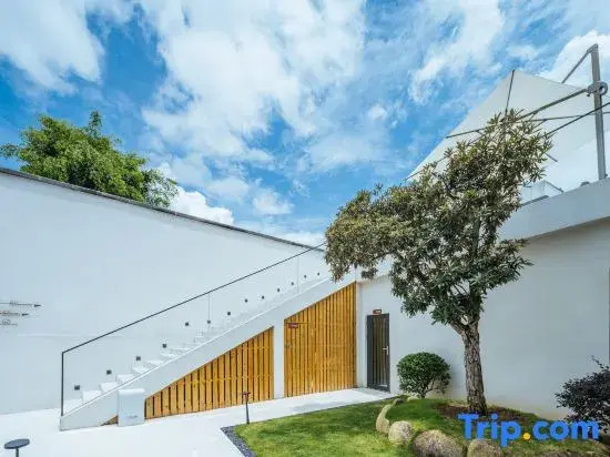 Tengchong Breeze and Courtyard Natural Hot Spring Homestay