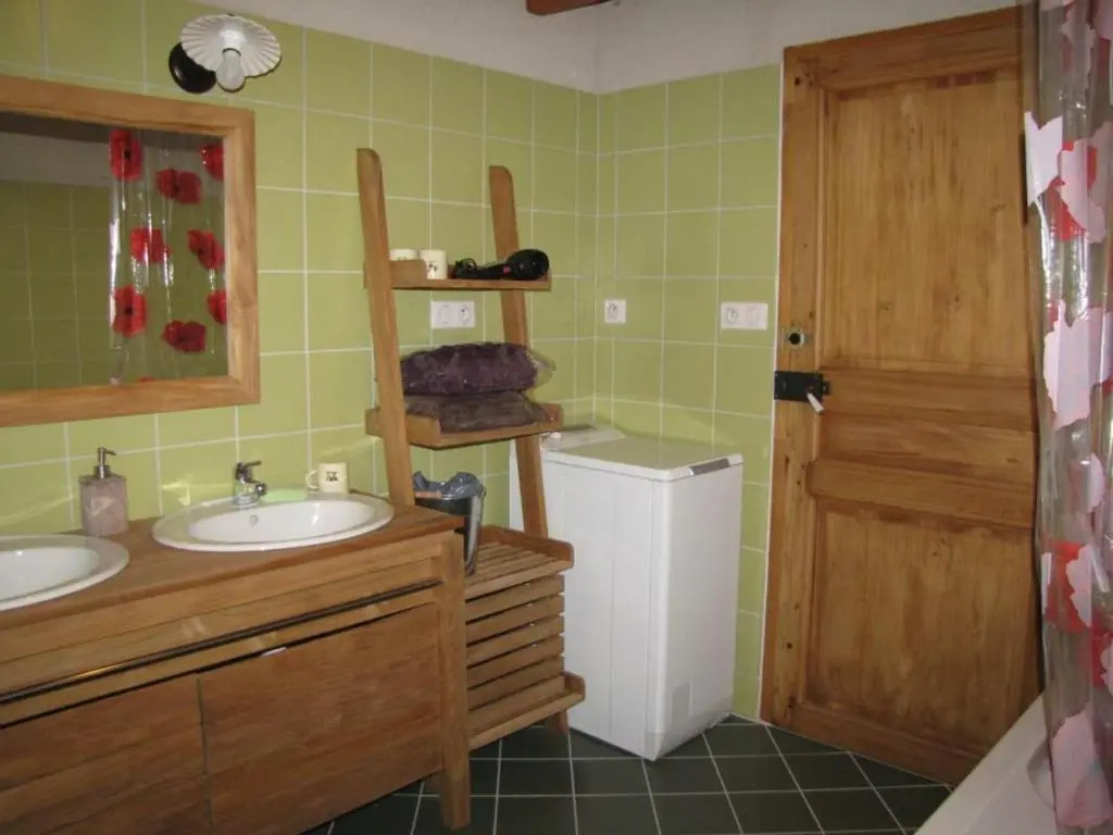 Gite Apinac, 4 pièces, 6 personnes - FR-1-496-188