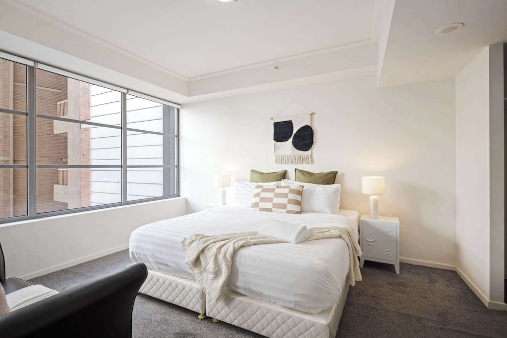 Cozy 2BR Apartment Steps From Darling Harbour