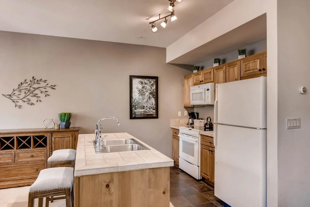 #1711 The Seasons at Keystone 3 Bedroom Townhome - Close to Ski and Convention Center