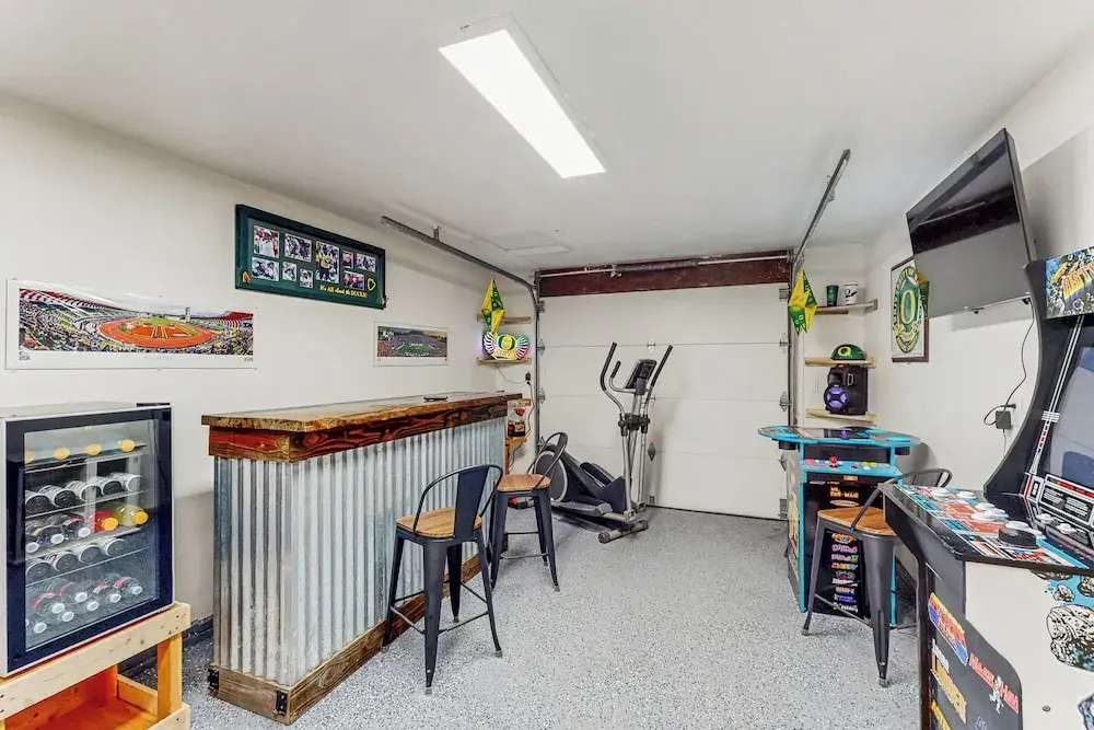 1 Mi to Campus! Family Home w/ Game Room in Eugene