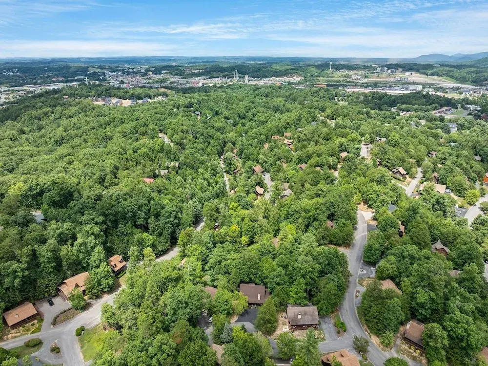 ER93 - Pirates Cove - Great Location! Close to All the Action! cabin