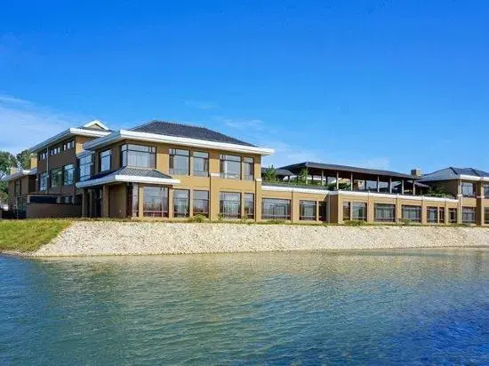 Ming Lake International Hot Spring Ski Resort Hotel