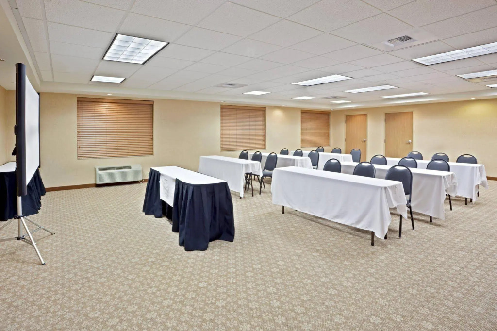 Holiday Inn Express & Suites Lacey - Olympia by IHG