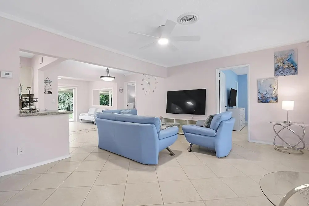 Renovated Quiet All King Bed Suites