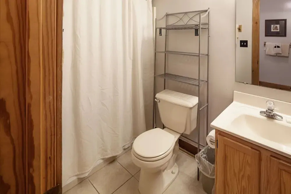 Er31 - Grandma And Granpaws Place - Great Location - Close To Parkway In Pf 2 Bedroom Cabin by RedAwning