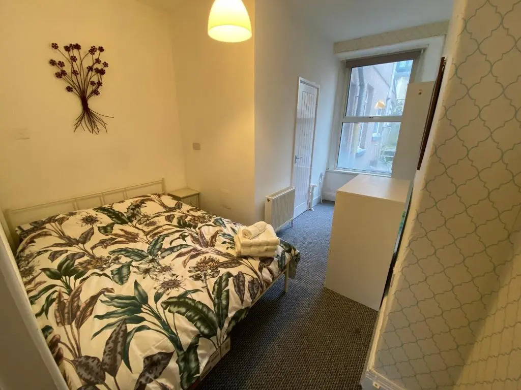 The Walnut Suite Lovely One Bedroom Flat in Stoke.