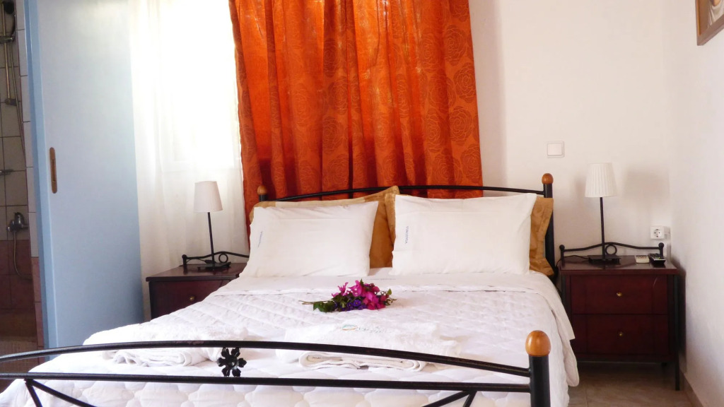 Tinos Heritage Plateia