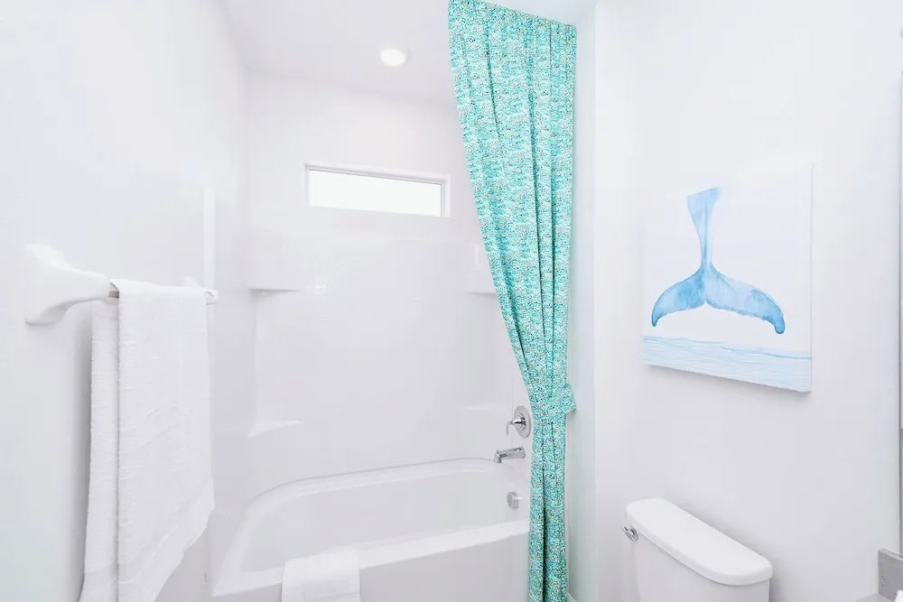 Upstay Mansion w Cinema, Games, Pool - Sleeps 24