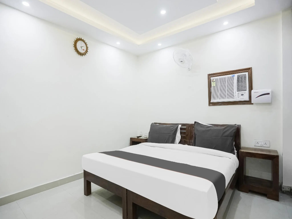 Collection O 85894 Hotel City Light Guest House