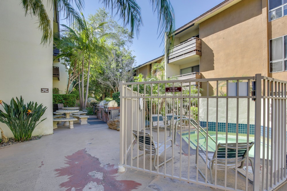 San Diego Studio w/ Pool Access, 2 Mi to Old Town!