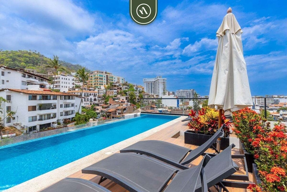 Amazing 2BR Condo in Romantic Zone - Rooftop Pool