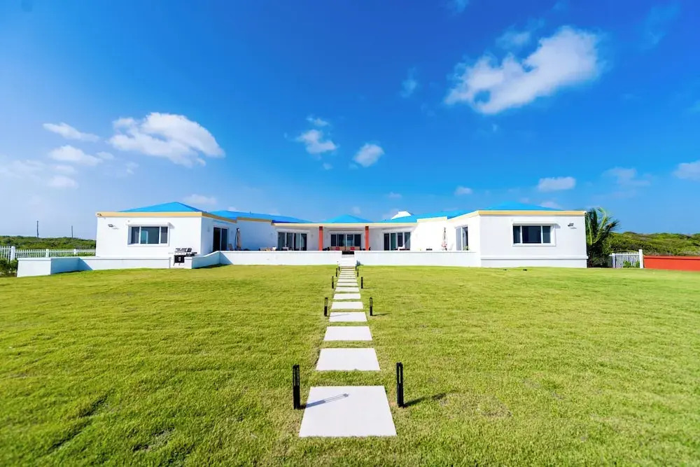 4-bed Villa, Pool, Parking