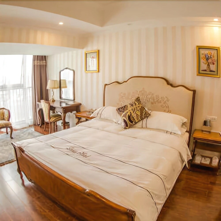 Lantis Hotel