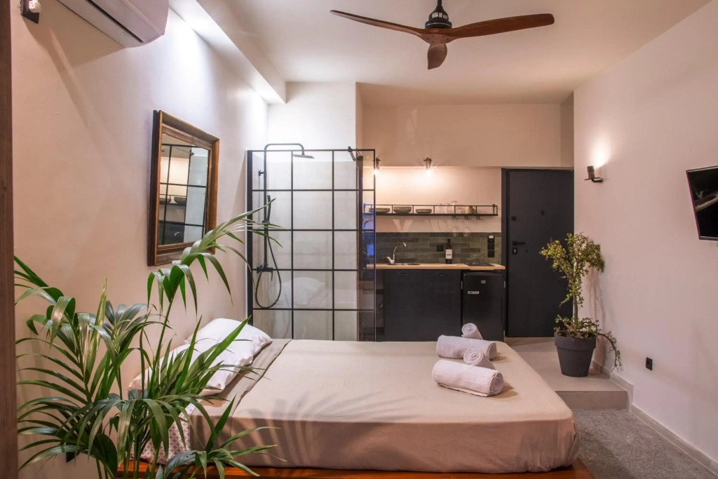Mosaics studio apt in the Central Market of Athens