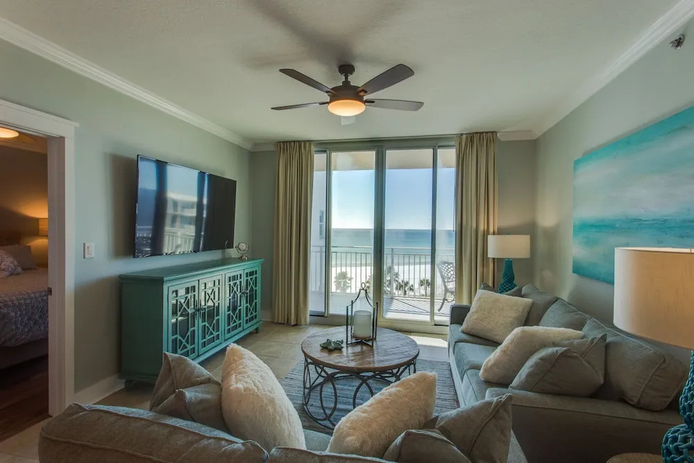 Waterscape A606 - 2 Br condo by RedAwning