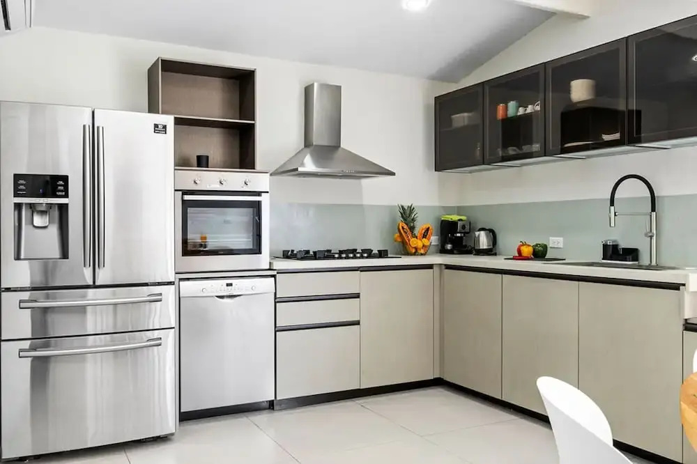 NEW Modern 3BR 3BA Private Pool Centrallylocated