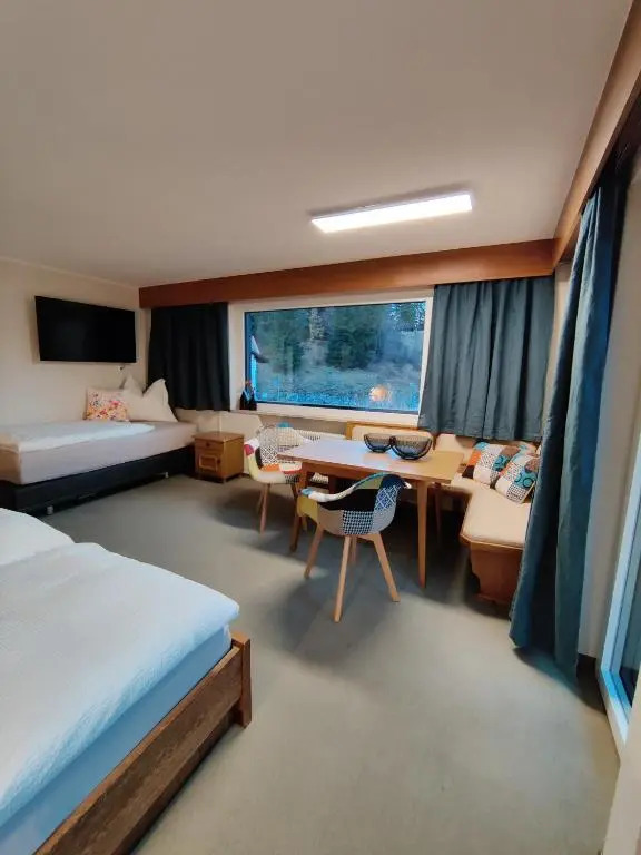 Alpinum Hostel Biberwier - Günstige Privatzimmer in der Zugspitz Arena