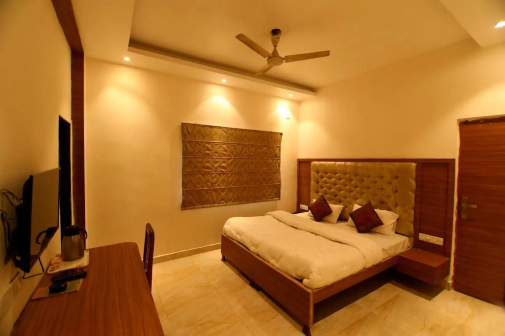 Capital O 30381 Hotel Sarin Inn Heritage