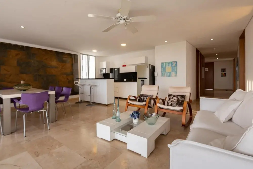 Centric 4 BR w Spacious Rooms Centro Amurallado by Huespedia