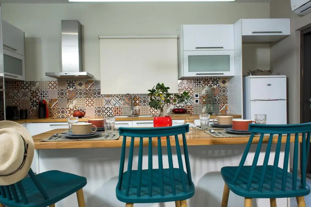 Evangelie Residence a brand new design apartment 5 minutes from the sea with a large garden